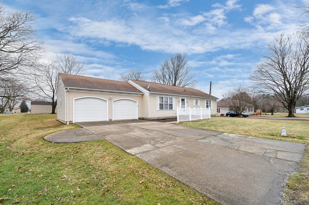 930 S Boston Street, Galion, Ohio 44833, 3 Bedrooms Bedrooms, ,2 BathroomsBathrooms,Residential,For Sale,Boston Street,9066045