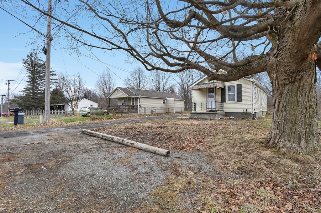 593 Dean Road, Mansfield, Ohio 44906, 2 Bedrooms Bedrooms, ,1 BathroomBathrooms,Residential,For Sale,Dean Road,9066066