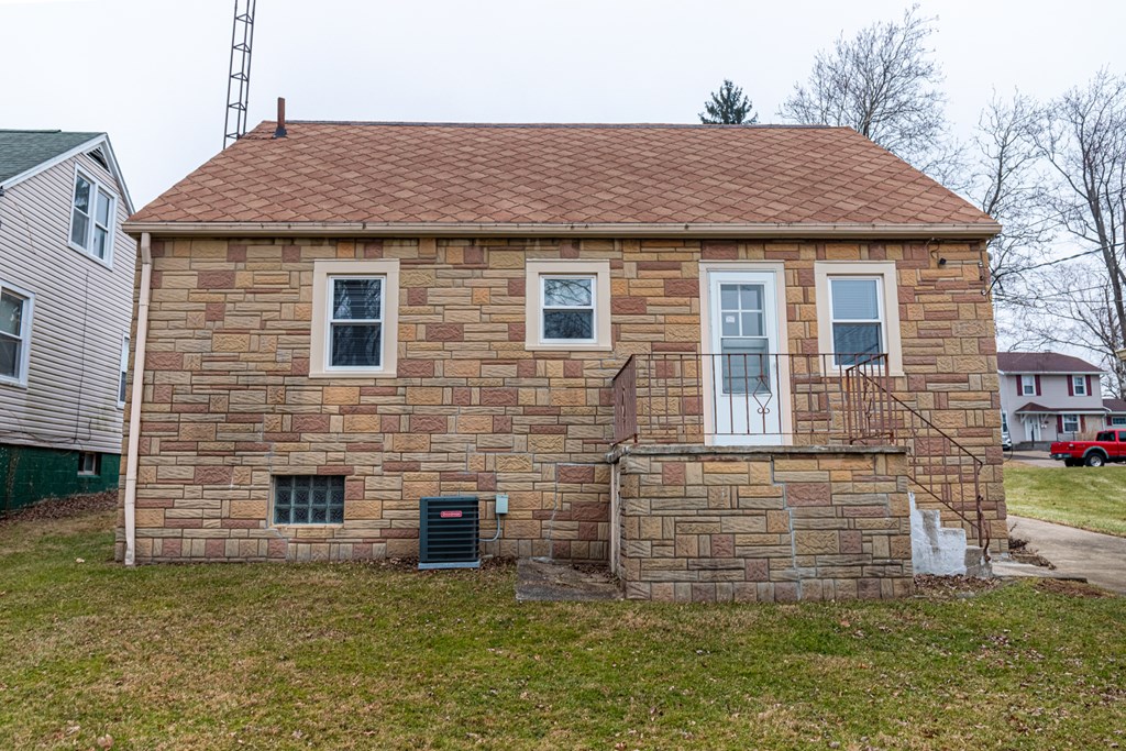 593 Clifton Boulevard, Mansfield, Ohio 44907, 2 Bedrooms Bedrooms, ,1 BathroomBathrooms,Residential,For Sale,Clifton Boulevard,9066072