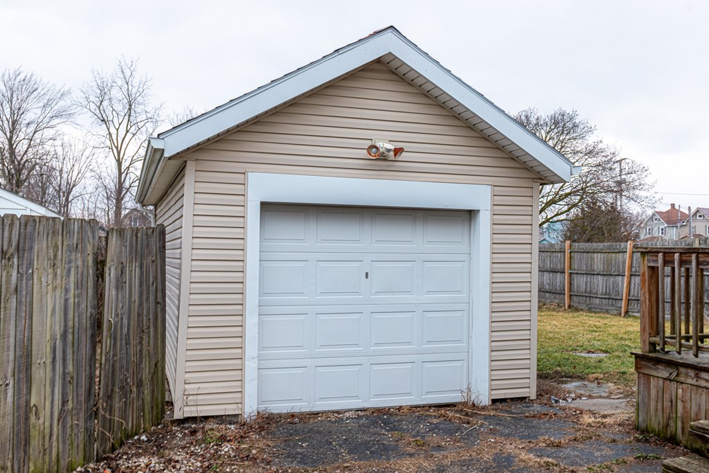 108 W Irving Street, Bucyrus, Ohio 44820, 2 Bedrooms Bedrooms, ,2 BathroomsBathrooms,Residential,For Sale,Irving Street,9066085