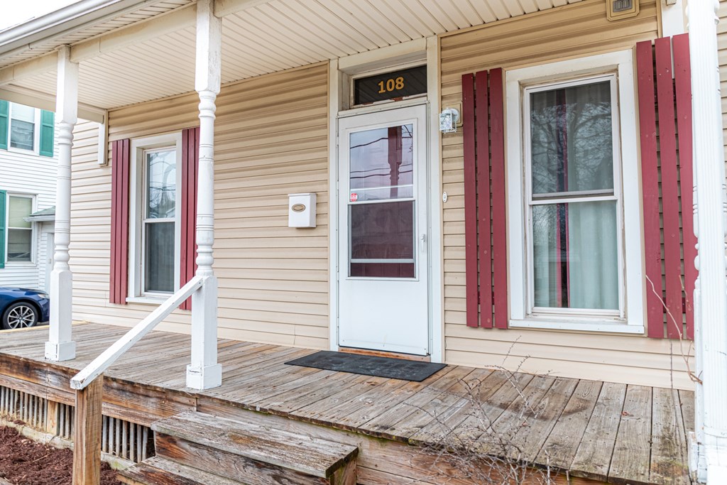 108 W Irving Street, Bucyrus, Ohio 44820, 2 Bedrooms Bedrooms, ,2 BathroomsBathrooms,Residential,For Sale,Irving Street,9066085