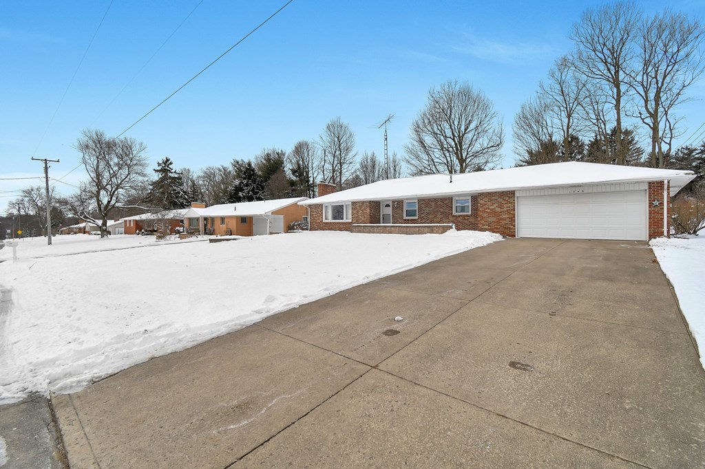 1346 Beechdale Drive, Mansfield, Ohio 44907, 2 Bedrooms Bedrooms, ,2 BathroomsBathrooms,Residential,For Sale,Beechdale Drive,9066123