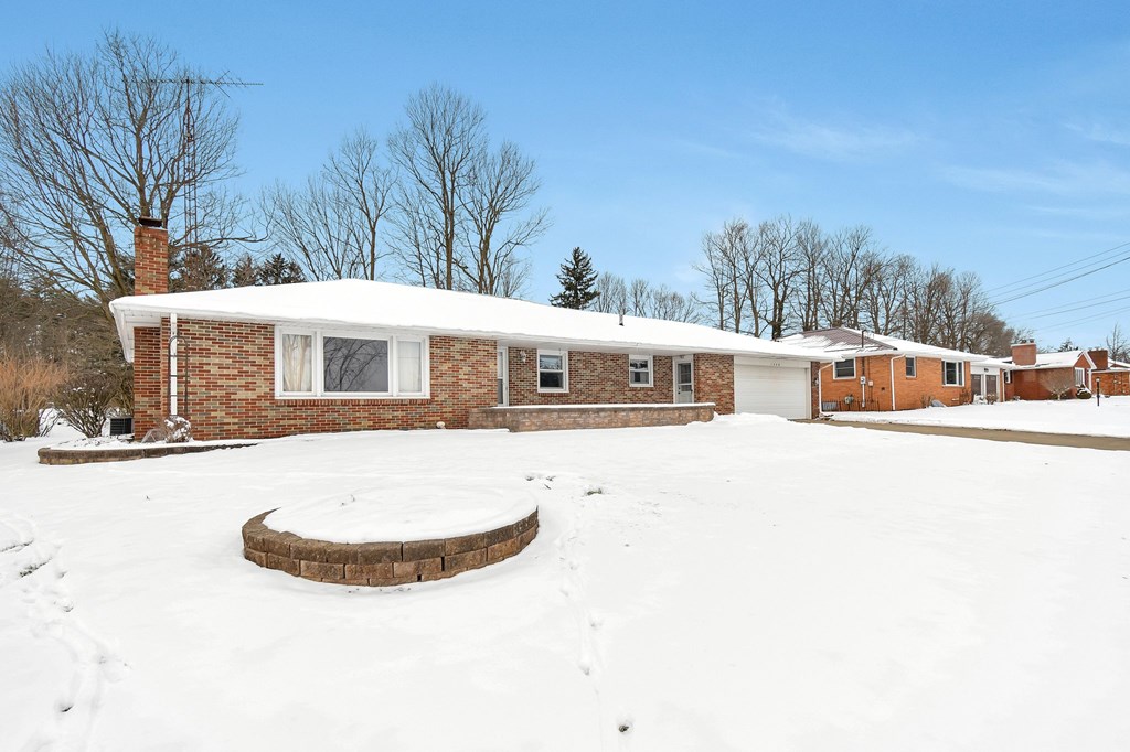 1346 Beechdale Drive, Mansfield, Ohio 44907, 2 Bedrooms Bedrooms, ,2 BathroomsBathrooms,Residential,For Sale,Beechdale Drive,9066123