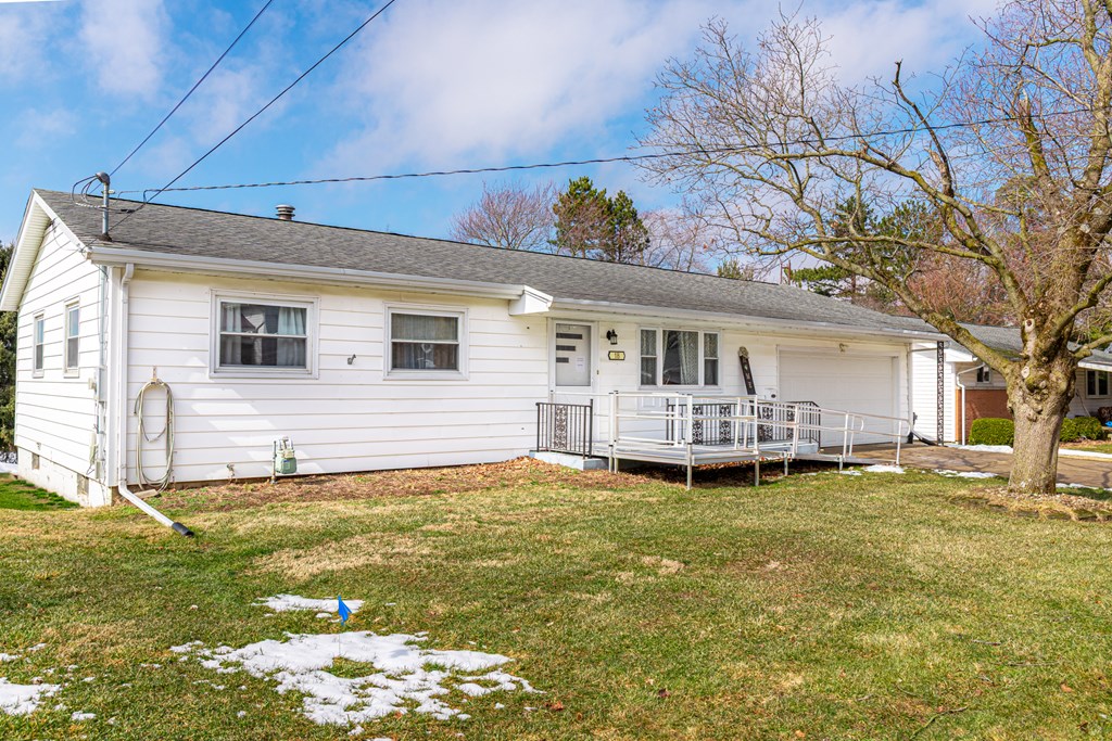 18 N Long Street, Shelby, Ohio 44875, 3 Bedrooms Bedrooms, ,2 BathroomsBathrooms,Residential,For Sale,Long Street,9066159