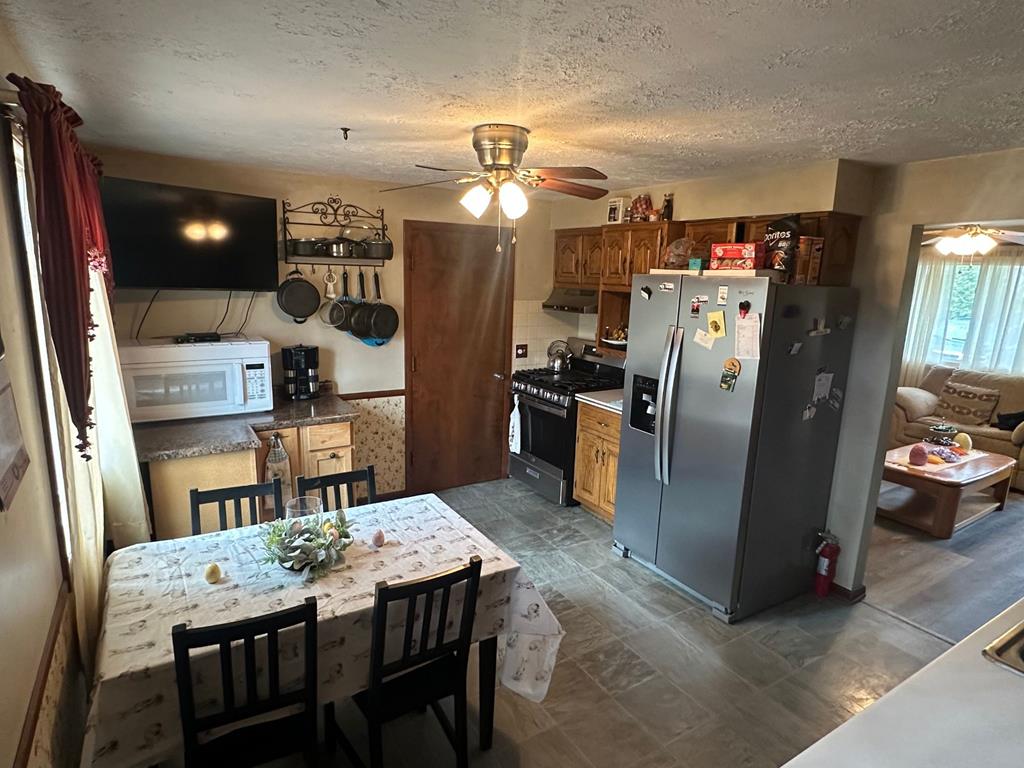 1690 Evergreen Avenue West, Mansfield, Ohio 44905, 3 Bedrooms Bedrooms, ,1 BathroomBathrooms,Residential,For Sale,Evergreen Avenue West,9066391