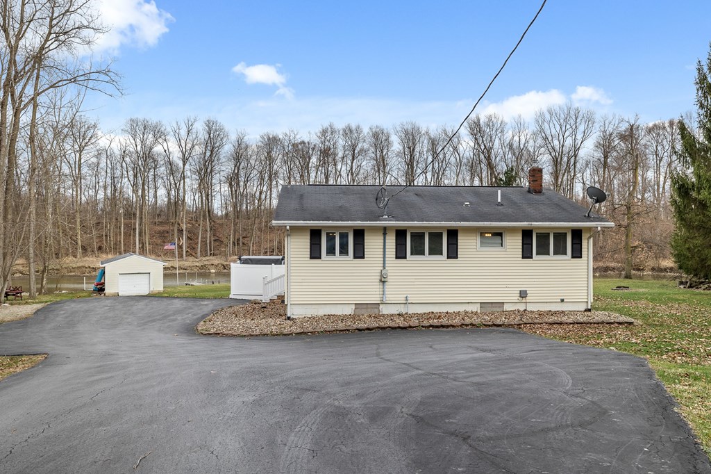 588 Lake Shore Drive, Willard, Ohio 44890, 2 Bedrooms Bedrooms, ,2 BathroomsBathrooms,Residential,For Sale,Lake Shore Drive,9066503