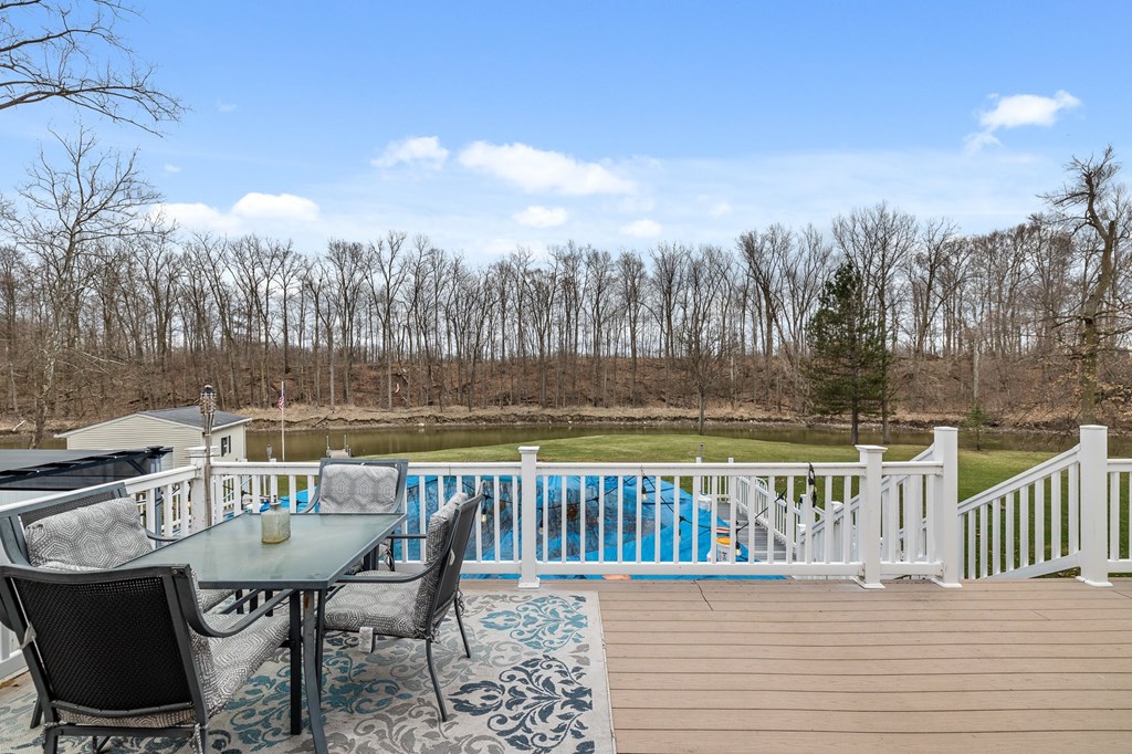 588 Lake Shore Drive, Willard, Ohio 44890, 2 Bedrooms Bedrooms, ,2 BathroomsBathrooms,Residential,For Sale,Lake Shore Drive,9066503