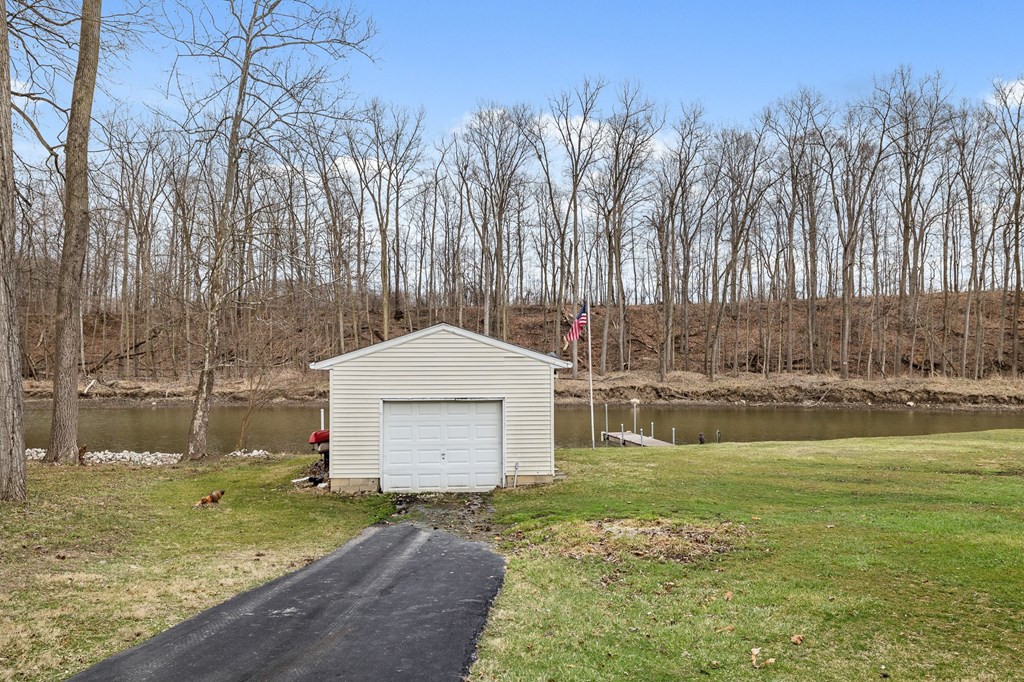588 Lake Shore Drive, Willard, Ohio 44890, 2 Bedrooms Bedrooms, ,2 BathroomsBathrooms,Residential,For Sale,Lake Shore Drive,9066503