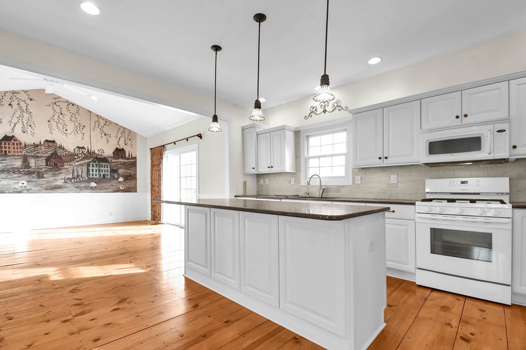 782 York Street West, Mansfield, Ohio 44904, 3 Bedrooms Bedrooms, ,2 BathroomsBathrooms,Residential,For Sale,York Street West,9066551