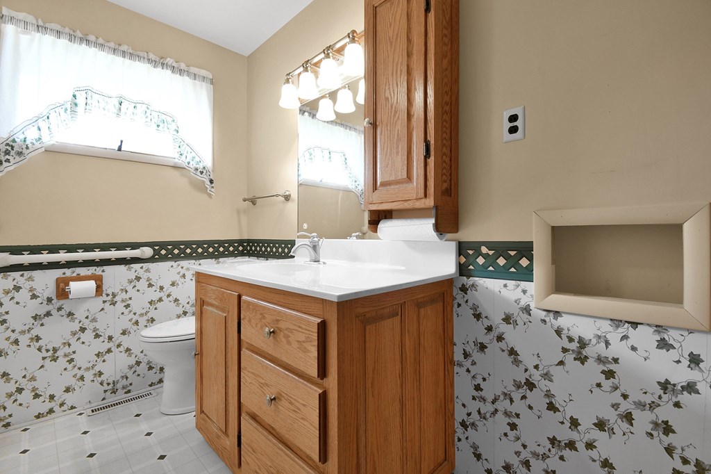111 Woodbine Drive, Mansfield, Ohio 44906, 3 Bedrooms Bedrooms, ,1 BathroomBathrooms,Residential,For Sale,Woodbine Drive,9066571