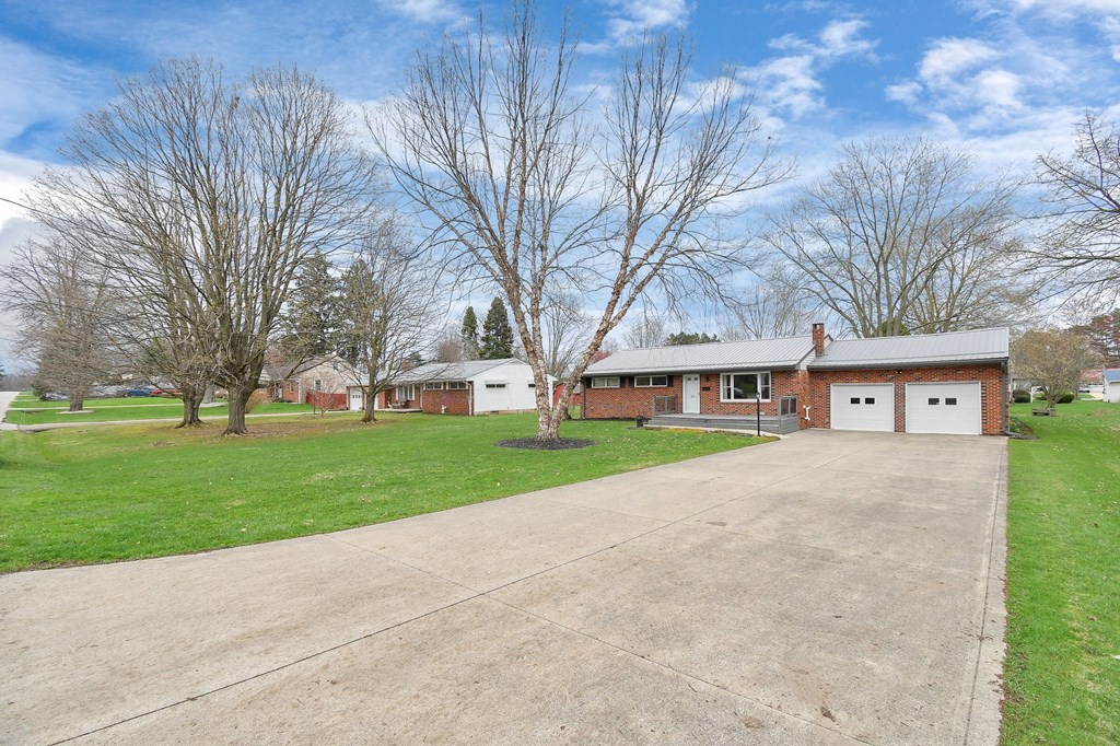 111 Woodbine Drive, Mansfield, Ohio 44906, 3 Bedrooms Bedrooms, ,1 BathroomBathrooms,Residential,For Sale,Woodbine Drive,9066571