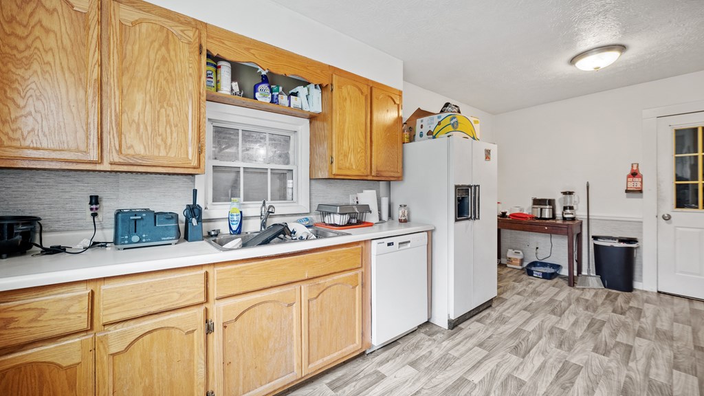 2674 Stiving Road, Mansfield, Ohio 44903, 4 Bedrooms Bedrooms, ,2 BathroomsBathrooms,Residential,For Sale,Stiving Road,9066601