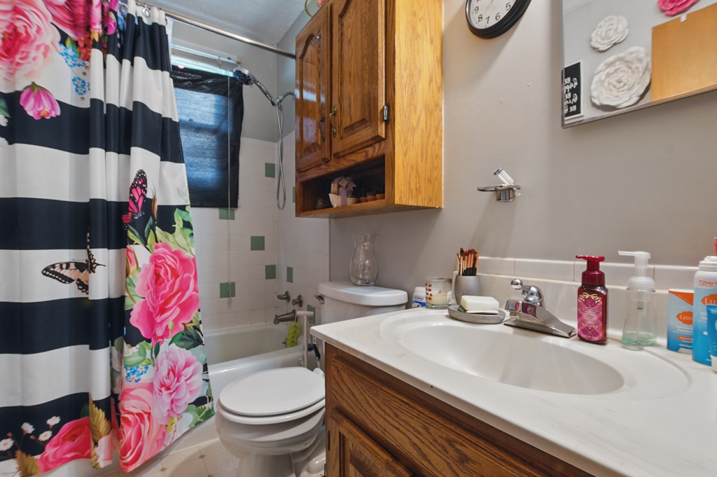 514 -516 Davidson Street, Mansfield, Ohio 44907, 5 Bedrooms Bedrooms, ,Residential Income,For Sale,-516 Davidson Street,9066738