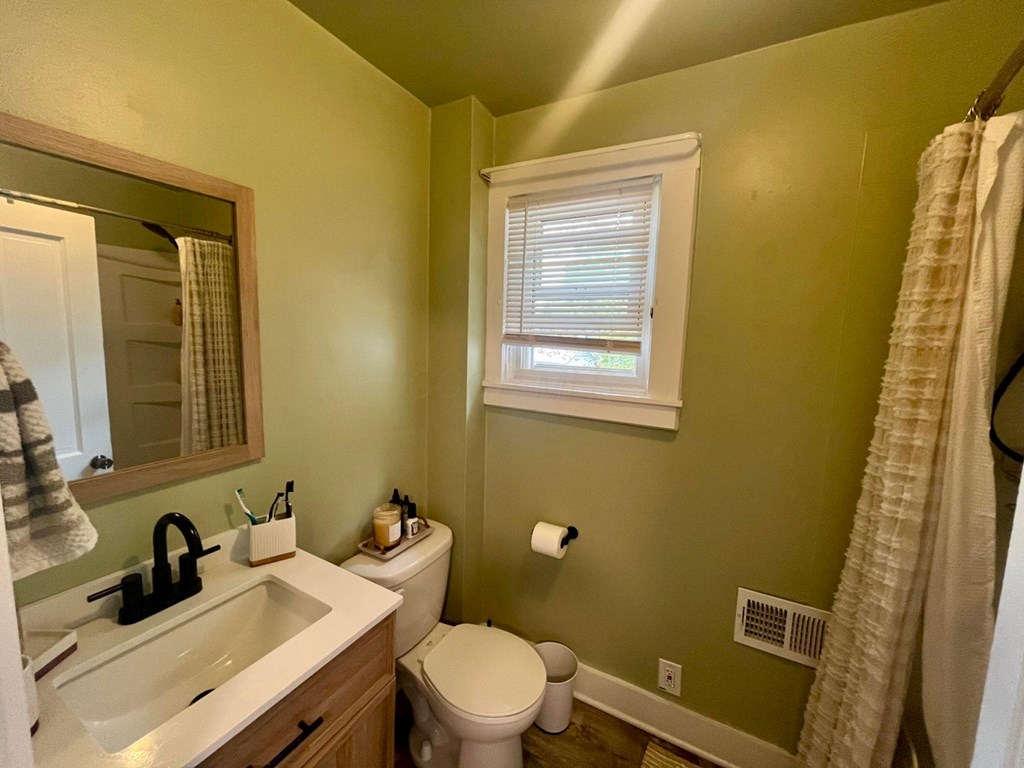 215 Ada Avenue, Bowling Green, Ohio 43402, 3 Bedrooms Bedrooms, ,1 BathroomBathrooms,Residential,For Sale,Ada Avenue,9066857
