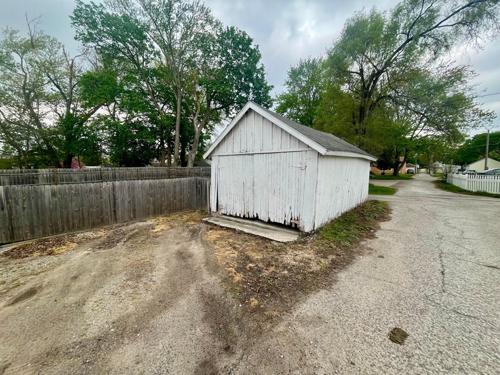 215 Ada Avenue, Bowling Green, Ohio 43402, 3 Bedrooms Bedrooms, ,1 BathroomBathrooms,Residential,For Sale,Ada Avenue,9066857