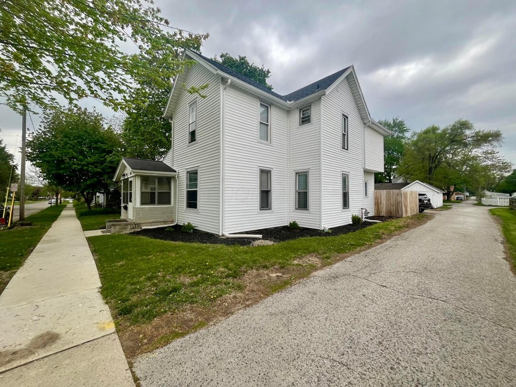 215 Ada Avenue, Bowling Green, Ohio 43402, 3 Bedrooms Bedrooms, ,1 BathroomBathrooms,Residential,For Sale,Ada Avenue,9066857