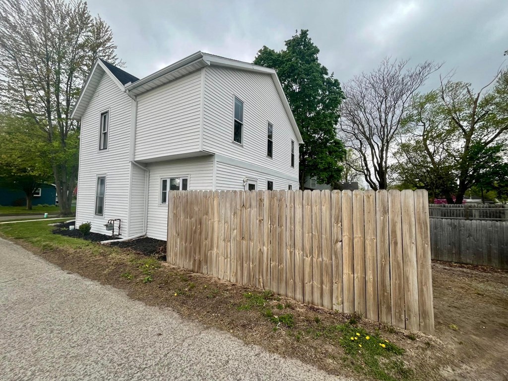 215 Ada Avenue, Bowling Green, Ohio 43402, 3 Bedrooms Bedrooms, ,1 BathroomBathrooms,Residential,For Sale,Ada Avenue,9066857