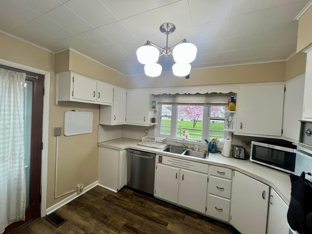 215 Ada Avenue, Bowling Green, Ohio 43402, 3 Bedrooms Bedrooms, ,1 BathroomBathrooms,Residential,For Sale,Ada Avenue,9066857