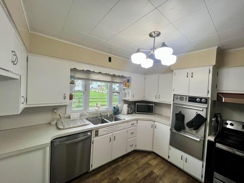 215 Ada Avenue, Bowling Green, Ohio 43402, 3 Bedrooms Bedrooms, ,1 BathroomBathrooms,Residential,For Sale,Ada Avenue,9066857