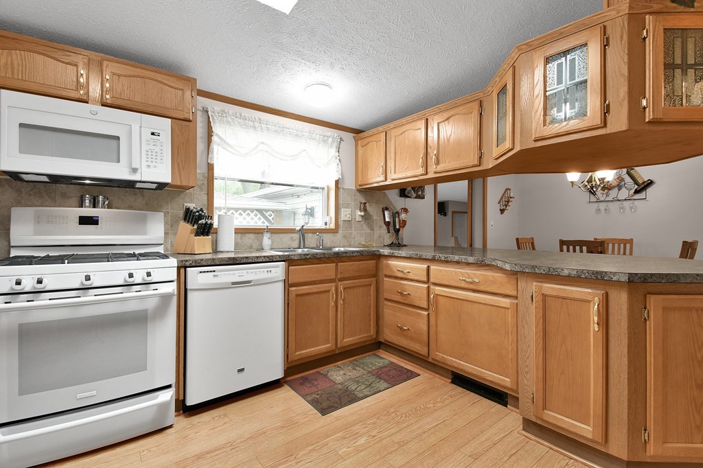 1706 State Route 19, Bucyrus, Ohio 44820, 3 Bedrooms Bedrooms, ,2 BathroomsBathrooms,Residential,For Sale,State Route 19,9066893