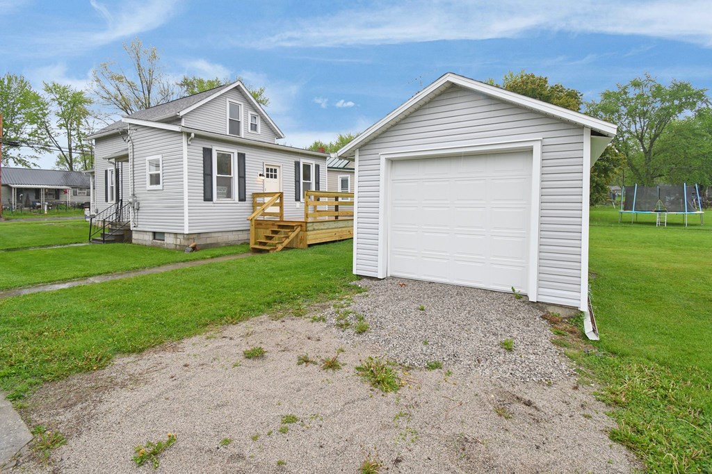 1103 Woodlawn Avenue, Bucyrus, Ohio 44820, 2 Bedrooms Bedrooms, ,2 BathroomsBathrooms,Residential,For Sale,Woodlawn Avenue,9066901