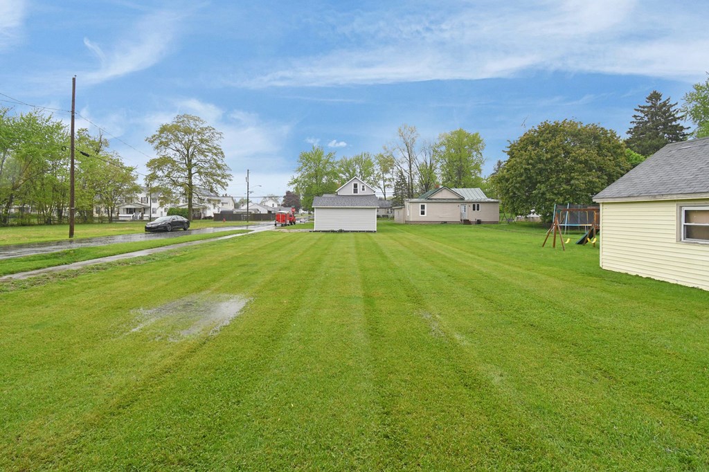 1103 Woodlawn Avenue, Bucyrus, Ohio 44820, 2 Bedrooms Bedrooms, ,2 BathroomsBathrooms,Residential,For Sale,Woodlawn Avenue,9066901