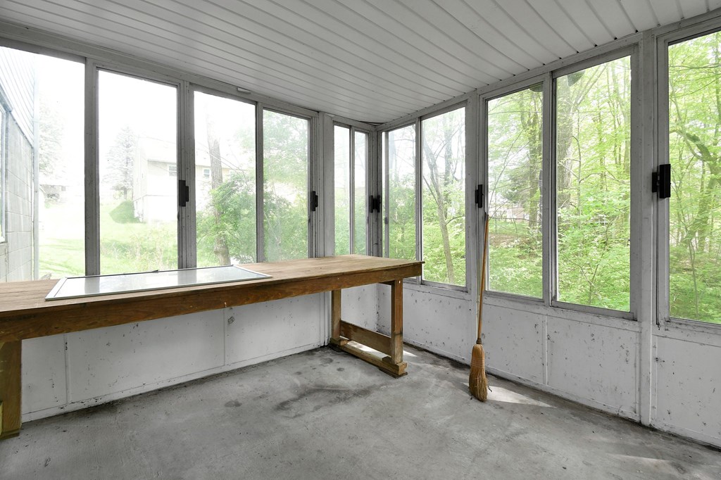 695 Hollywood Lane, Mansfield, Ohio 44907, 3 Bedrooms Bedrooms, ,2 BathroomsBathrooms,Residential,For Sale,Hollywood Lane,9066927