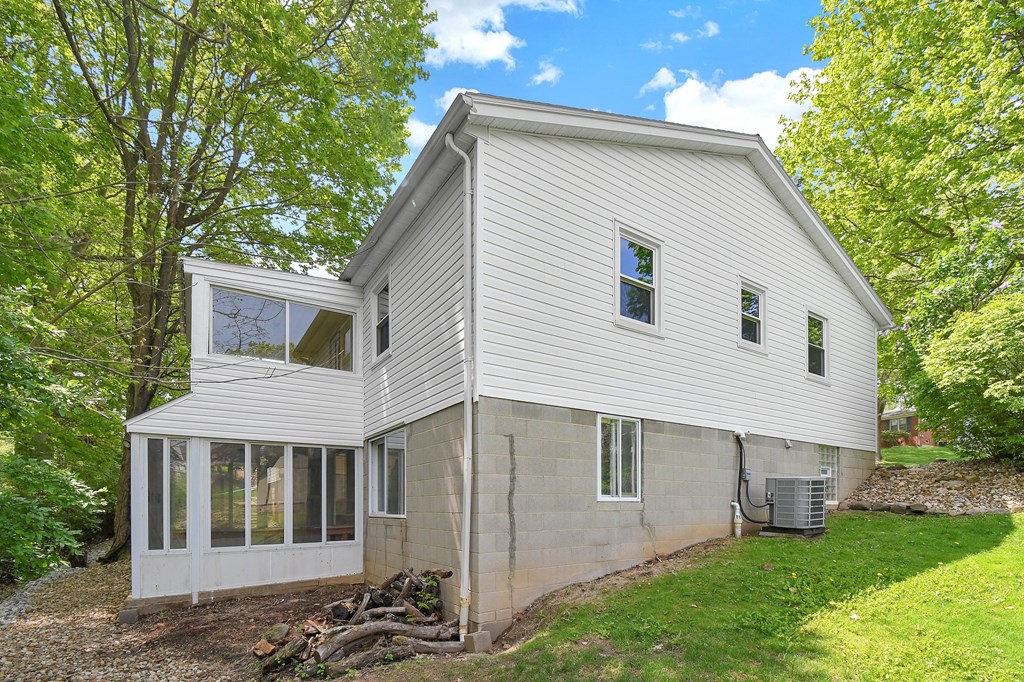 695 Hollywood Lane, Mansfield, Ohio 44907, 3 Bedrooms Bedrooms, ,2 BathroomsBathrooms,Residential,For Sale,Hollywood Lane,9066927