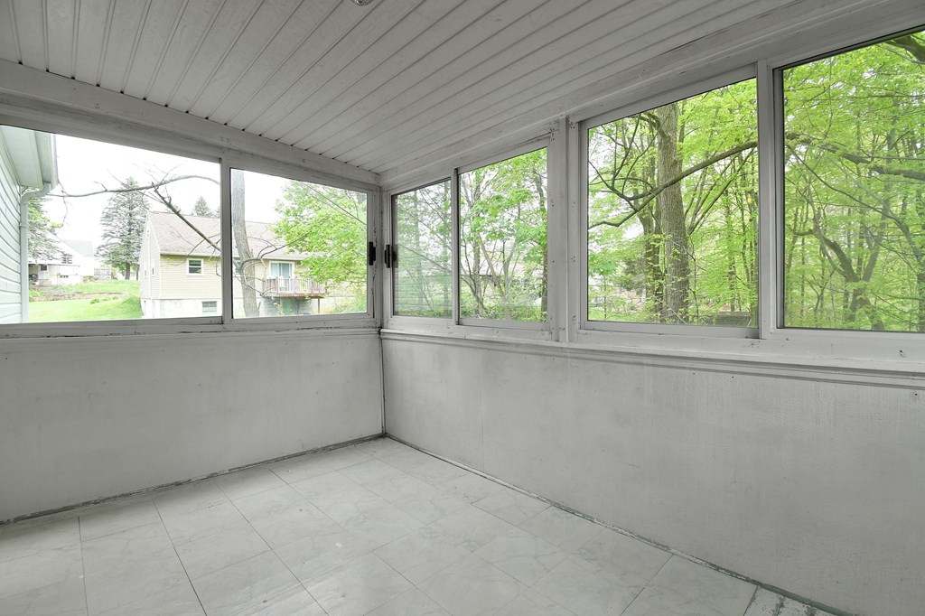 695 Hollywood Lane, Mansfield, Ohio 44907, 3 Bedrooms Bedrooms, ,2 BathroomsBathrooms,Residential,For Sale,Hollywood Lane,9066927