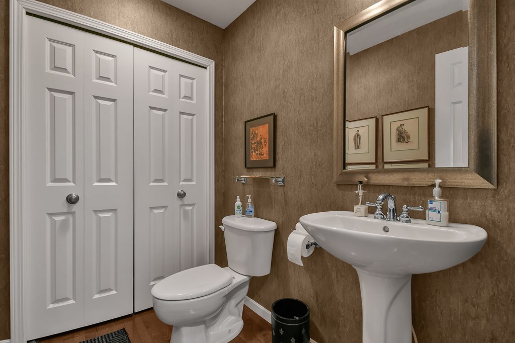 1000 Cedar Creek Cove, Mansfield, Ohio 44904, 3 Bedrooms Bedrooms, ,2 BathroomsBathrooms,Residential,For Sale,Cedar Creek Cove,9066933