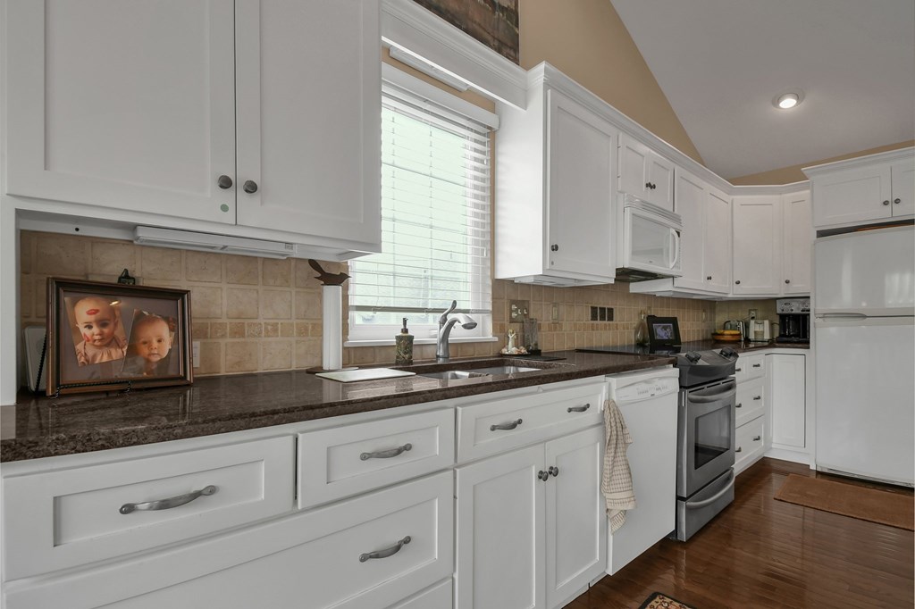 1000 Cedar Creek Cove, Mansfield, Ohio 44904, 3 Bedrooms Bedrooms, ,2 BathroomsBathrooms,Residential,For Sale,Cedar Creek Cove,9066933
