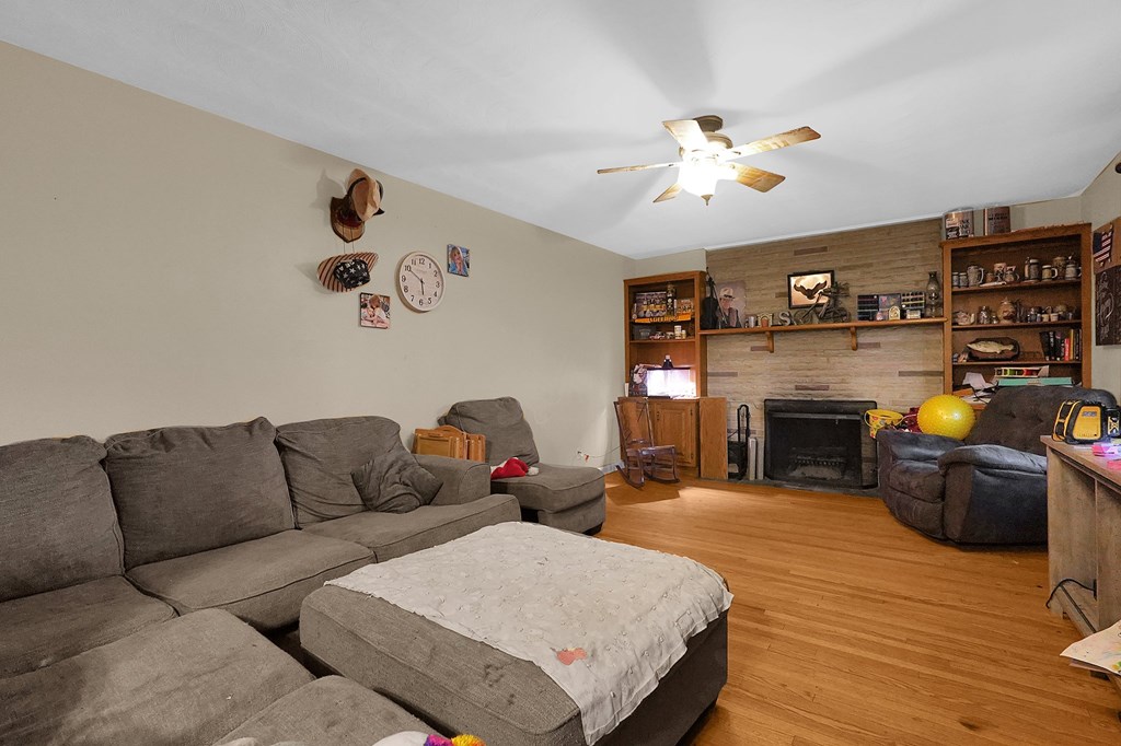 700 N Henry Street, Crestline, Ohio 44827, 3 Bedrooms Bedrooms, ,2 BathroomsBathrooms,Residential,For Sale,Henry Street,9066962