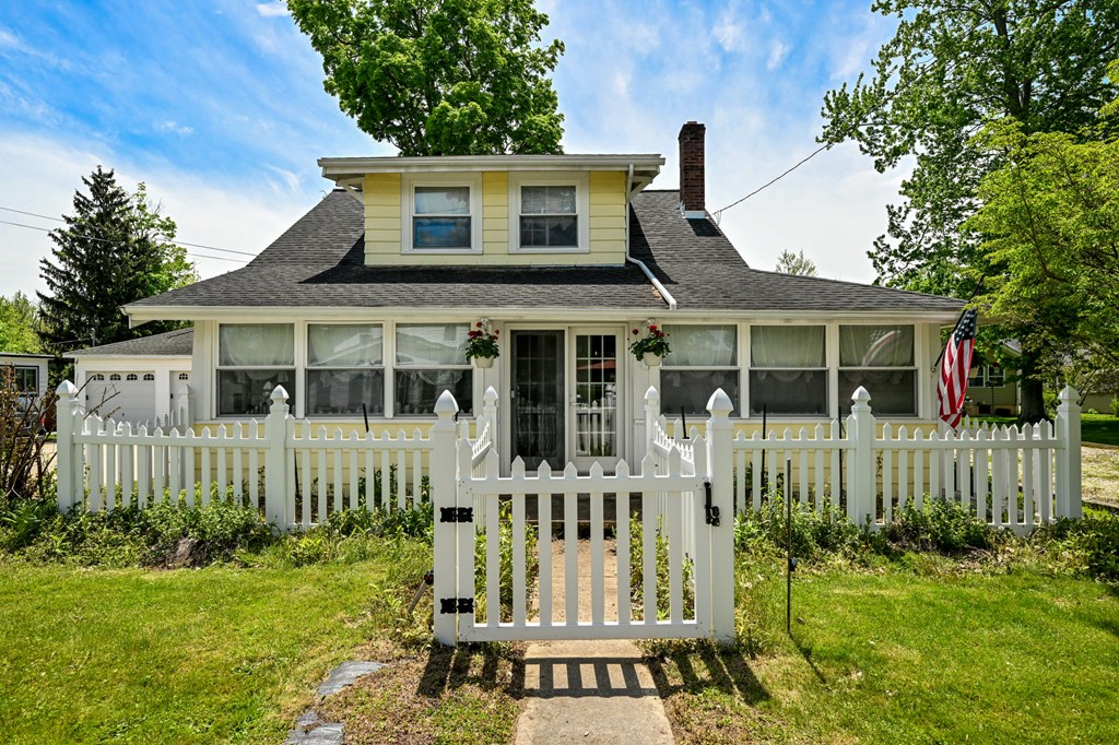 50 Bungalow Bay Blvd, Chippewa Lake, Ohio 44215, 2 Bedrooms Bedrooms, ,2 BathroomsBathrooms,Residential,For Sale,Bungalow Bay Blvd,9067005