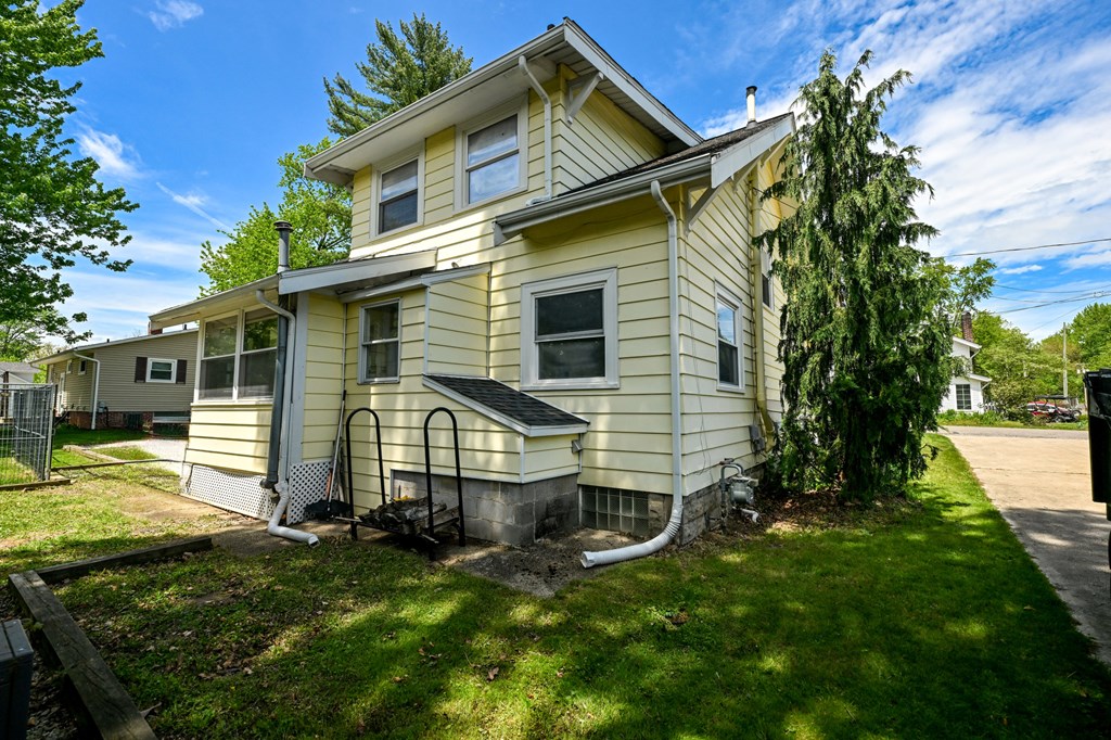 50 Bungalow Bay Blvd, Chippewa Lake, Ohio 44215, 2 Bedrooms Bedrooms, ,2 BathroomsBathrooms,Residential,For Sale,Bungalow Bay Blvd,9067005
