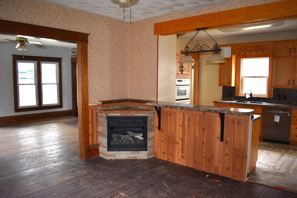 203 Taylor Street, Fredericktown, Ohio 43019, 4 Bedrooms Bedrooms, ,2 BathroomsBathrooms,Residential,For Sale,Taylor Street,9067060