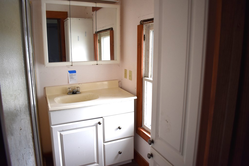 203 Taylor Street, Fredericktown, Ohio 43019, 4 Bedrooms Bedrooms, ,2 BathroomsBathrooms,Residential,For Sale,Taylor Street,9067060