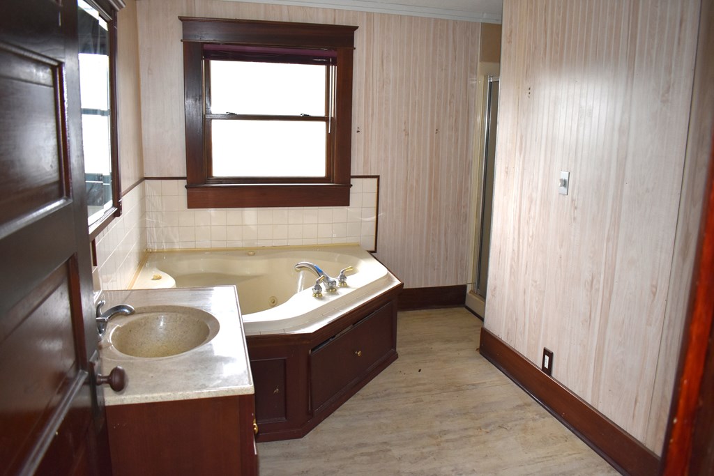 203 Taylor Street, Fredericktown, Ohio 43019, 4 Bedrooms Bedrooms, ,2 BathroomsBathrooms,Residential,For Sale,Taylor Street,9067060