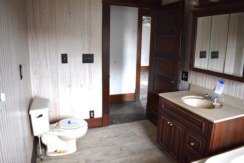 203 Taylor Street, Fredericktown, Ohio 43019, 4 Bedrooms Bedrooms, ,2 BathroomsBathrooms,Residential,For Sale,Taylor Street,9067060