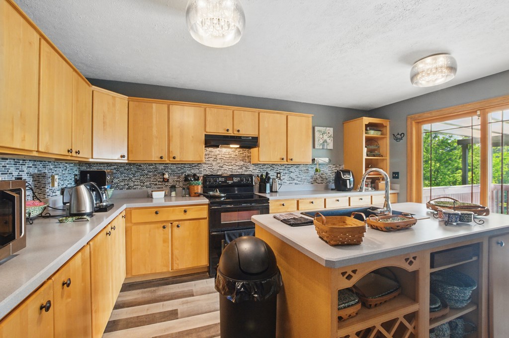809 S Lexington Springmill Rd, Mansfield, Ohio 44906, 3 Bedrooms Bedrooms, ,2 BathroomsBathrooms,Residential,For Sale,Lexington Springmill Rd,9067061