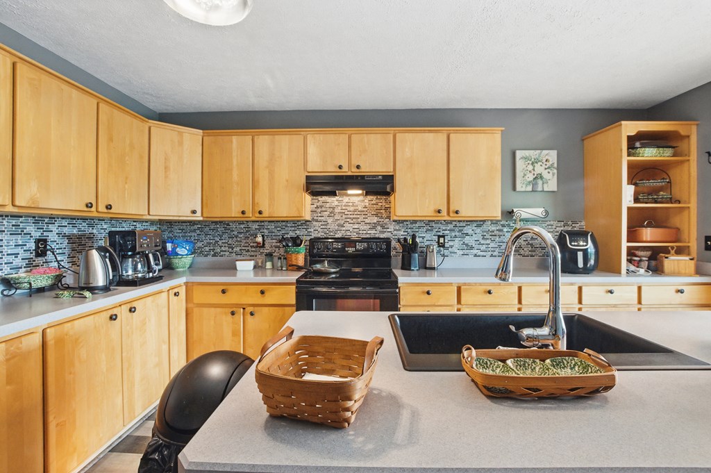 809 S Lexington Springmill Rd, Mansfield, Ohio 44906, 3 Bedrooms Bedrooms, ,2 BathroomsBathrooms,Residential,For Sale,Lexington Springmill Rd,9067061