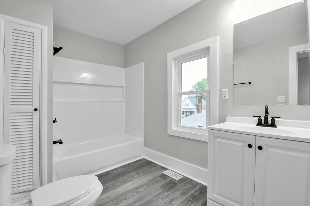 44 W 4th Street, Fredericktown, Ohio 43019, 4 Bedrooms Bedrooms, ,2 BathroomsBathrooms,Residential,For Sale,4th Street,9067079