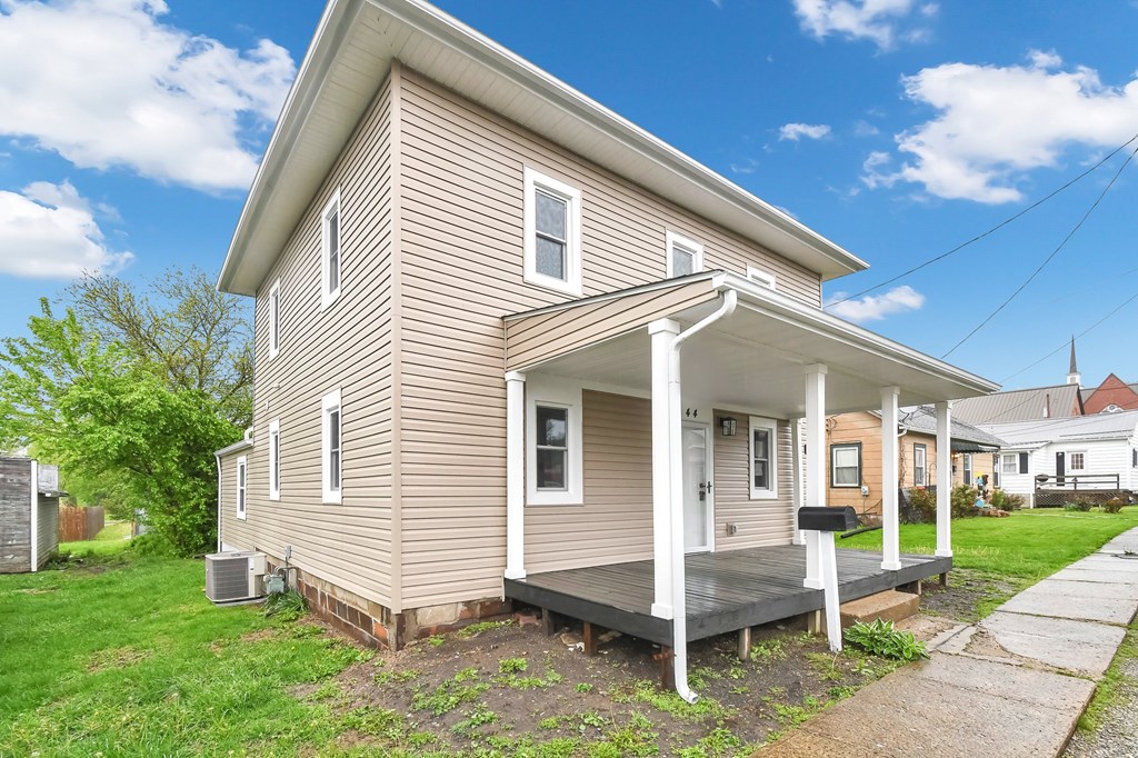 44 W 4th Street, Fredericktown, Ohio 43019, 4 Bedrooms Bedrooms, ,2 BathroomsBathrooms,Residential,For Sale,4th Street,9067079