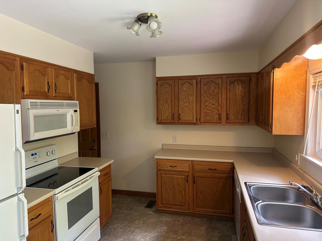 33 Sunset Drive, Shelby, Ohio 44875, 2 Bedrooms Bedrooms, ,1 BathroomBathrooms,Residential,For Sale,Sunset Drive,9067091