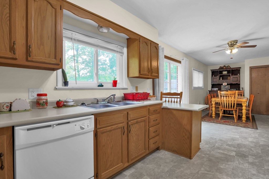 33 Sunset Drive, Shelby, Ohio 44875, 2 Bedrooms Bedrooms, ,1 BathroomBathrooms,Residential,For Sale,Sunset Drive,9067091