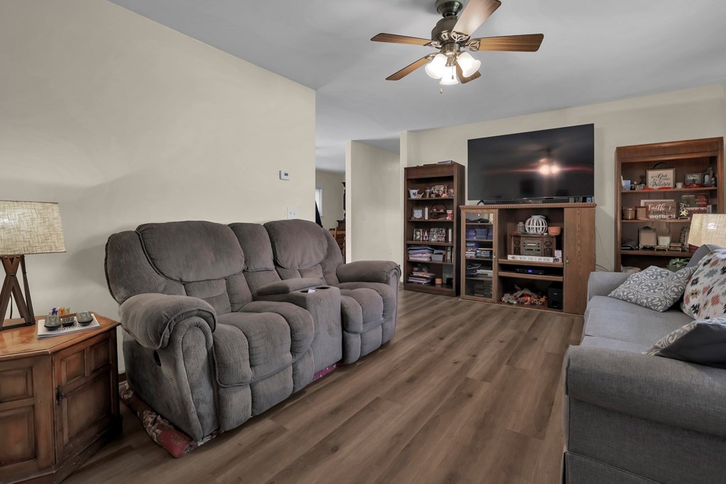 33 Sunset Drive, Shelby, Ohio 44875, 2 Bedrooms Bedrooms, ,1 BathroomBathrooms,Residential,For Sale,Sunset Drive,9067091
