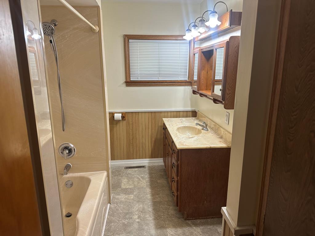 33 Sunset Drive, Shelby, Ohio 44875, 2 Bedrooms Bedrooms, ,1 BathroomBathrooms,Residential,For Sale,Sunset Drive,9067091