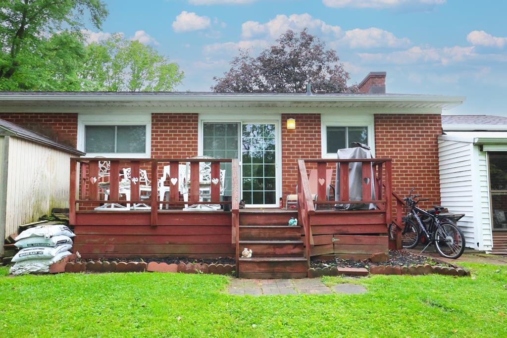33 Sunset Drive, Shelby, Ohio 44875, 2 Bedrooms Bedrooms, ,1 BathroomBathrooms,Residential,For Sale,Sunset Drive,9067091