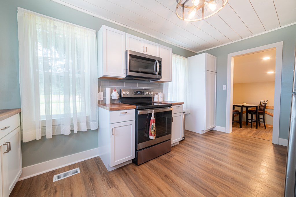 688 S New State Road, North Fairfield, Ohio 44855, 3 Bedrooms Bedrooms, ,2 BathroomsBathrooms,Residential,For Sale,New State Road,9067114