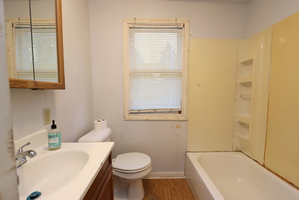 25 S Stewart Road, Mansfield, Ohio 44905, 3 Bedrooms Bedrooms, ,1 BathroomBathrooms,Residential,For Sale,Stewart Road,9067138