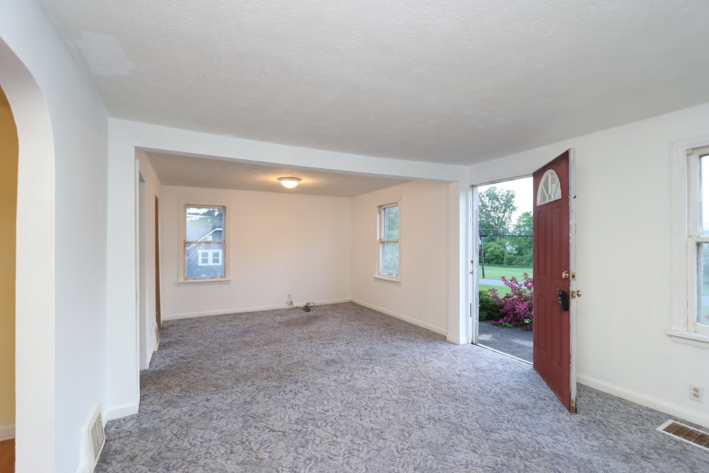 25 S Stewart Road, Mansfield, Ohio 44905, 3 Bedrooms Bedrooms, ,1 BathroomBathrooms,Residential,For Sale,Stewart Road,9067138